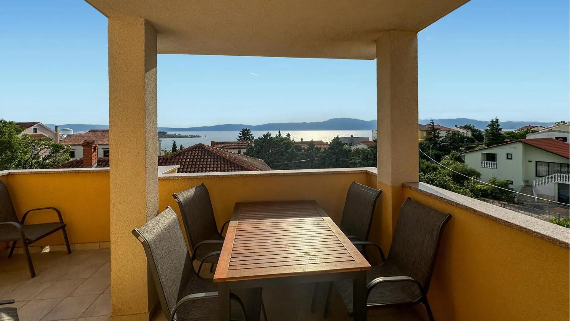 2 Bedroom Lovely Apartment In Omisalj