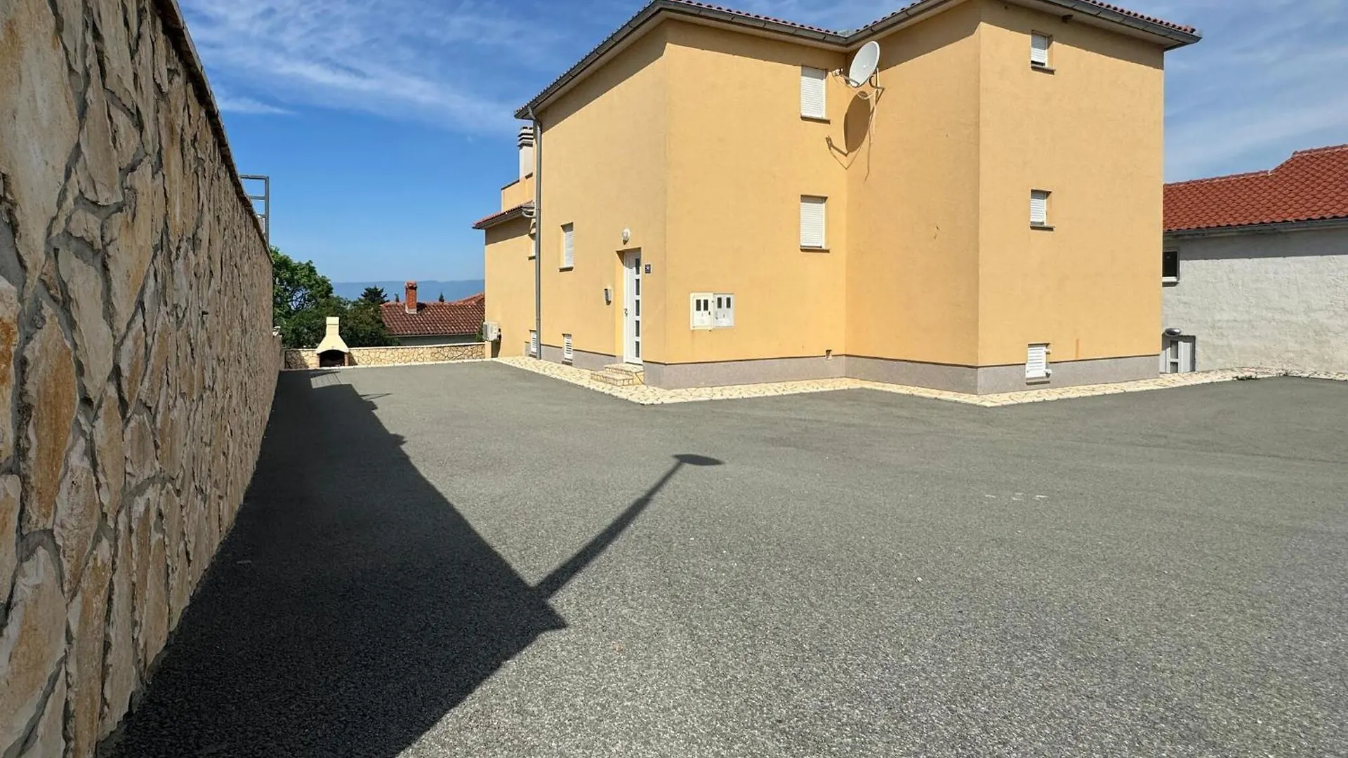 2 Bedroom Lovely Apartment In Omisalj Croatia