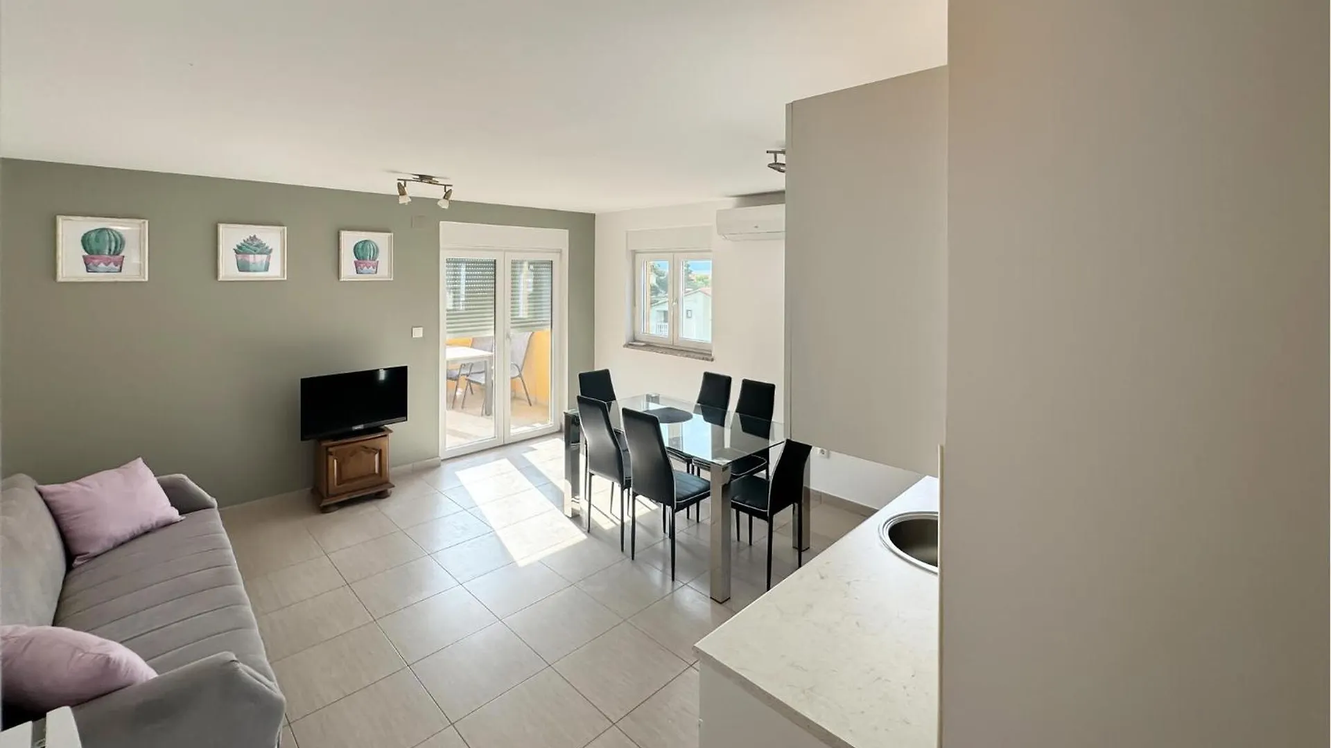 2 Bedroom Lovely Apartment In Omisalj