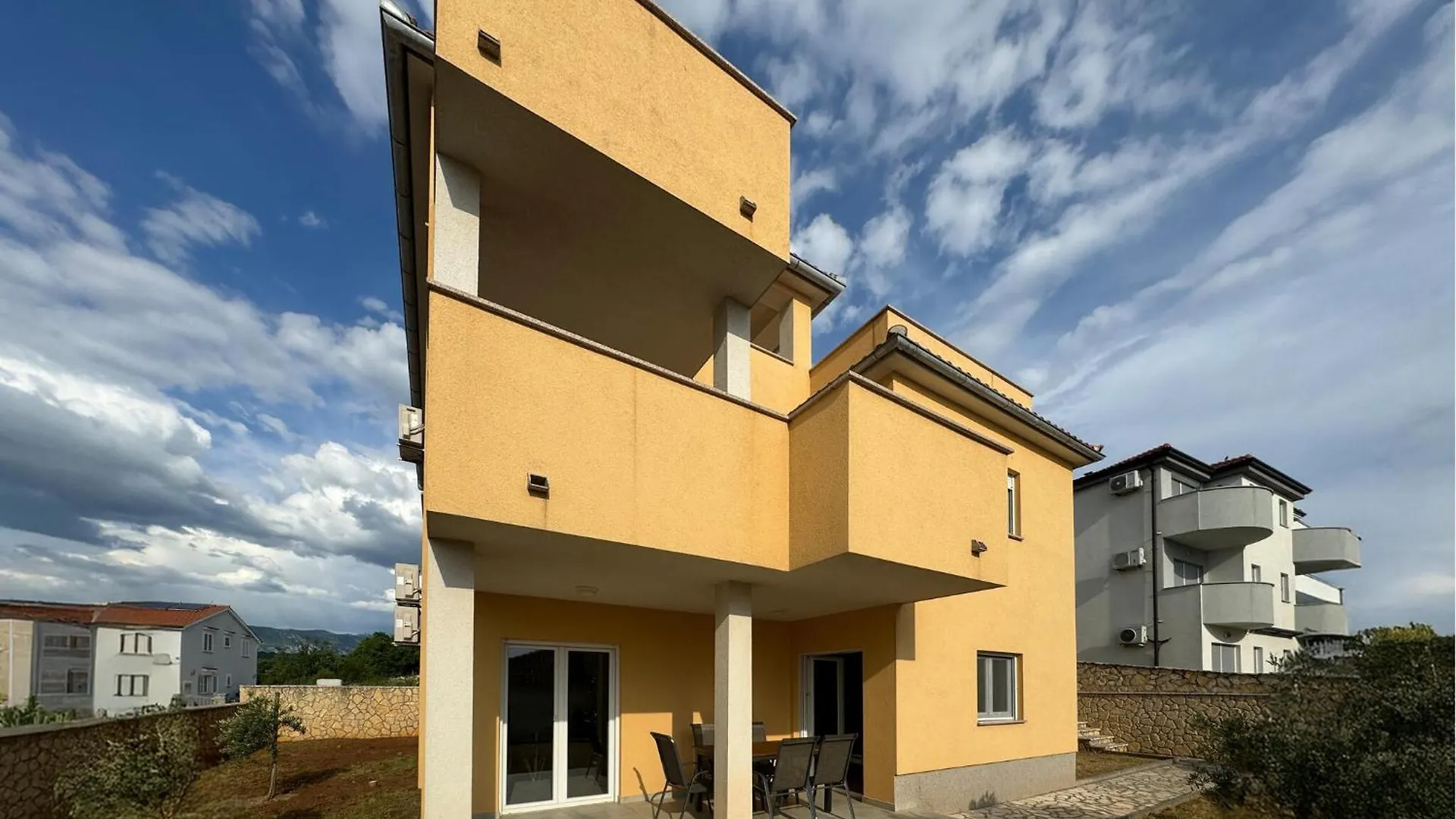 2 Bedroom Lovely Apartment In Omisalj