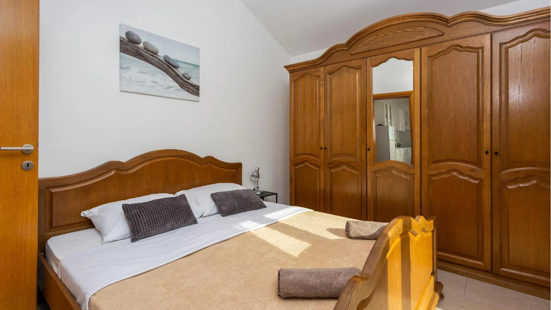 2 Bedroom Lovely Apartment In Omisalj
