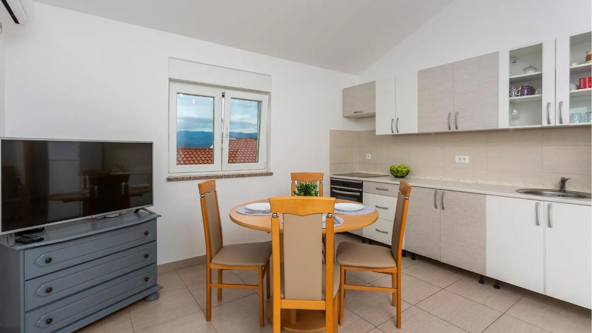 2 Bedroom Lovely Apartment In Omisalj Croatia