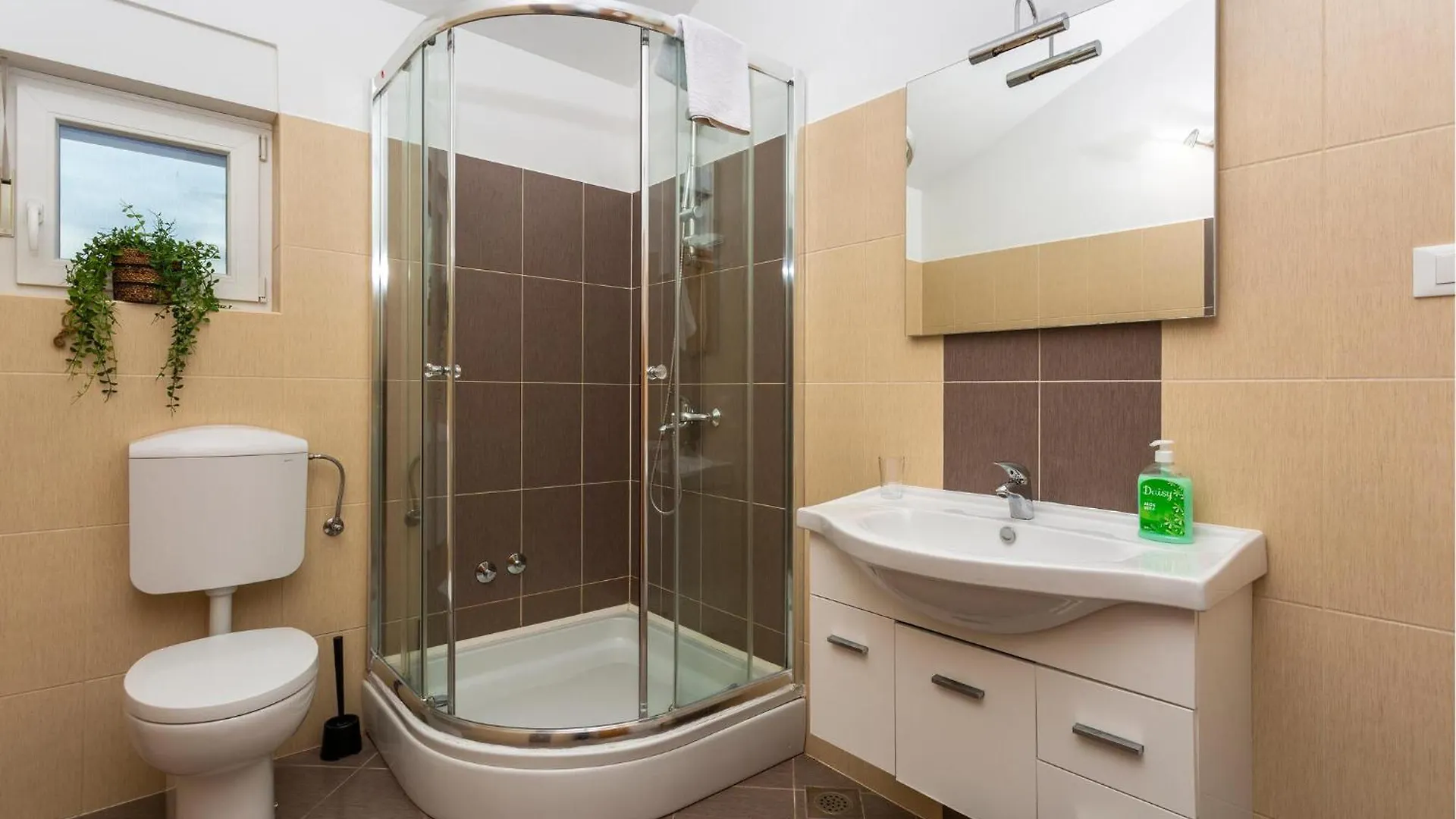 2 Bedroom Lovely Apartment In Omisalj