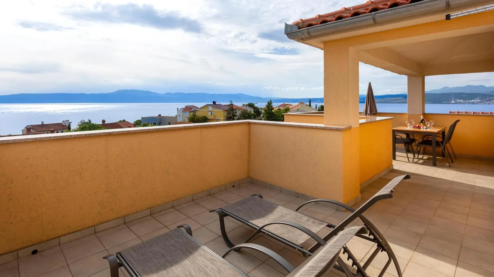 2 Bedroom Lovely Apartment In Omisalj 0*,