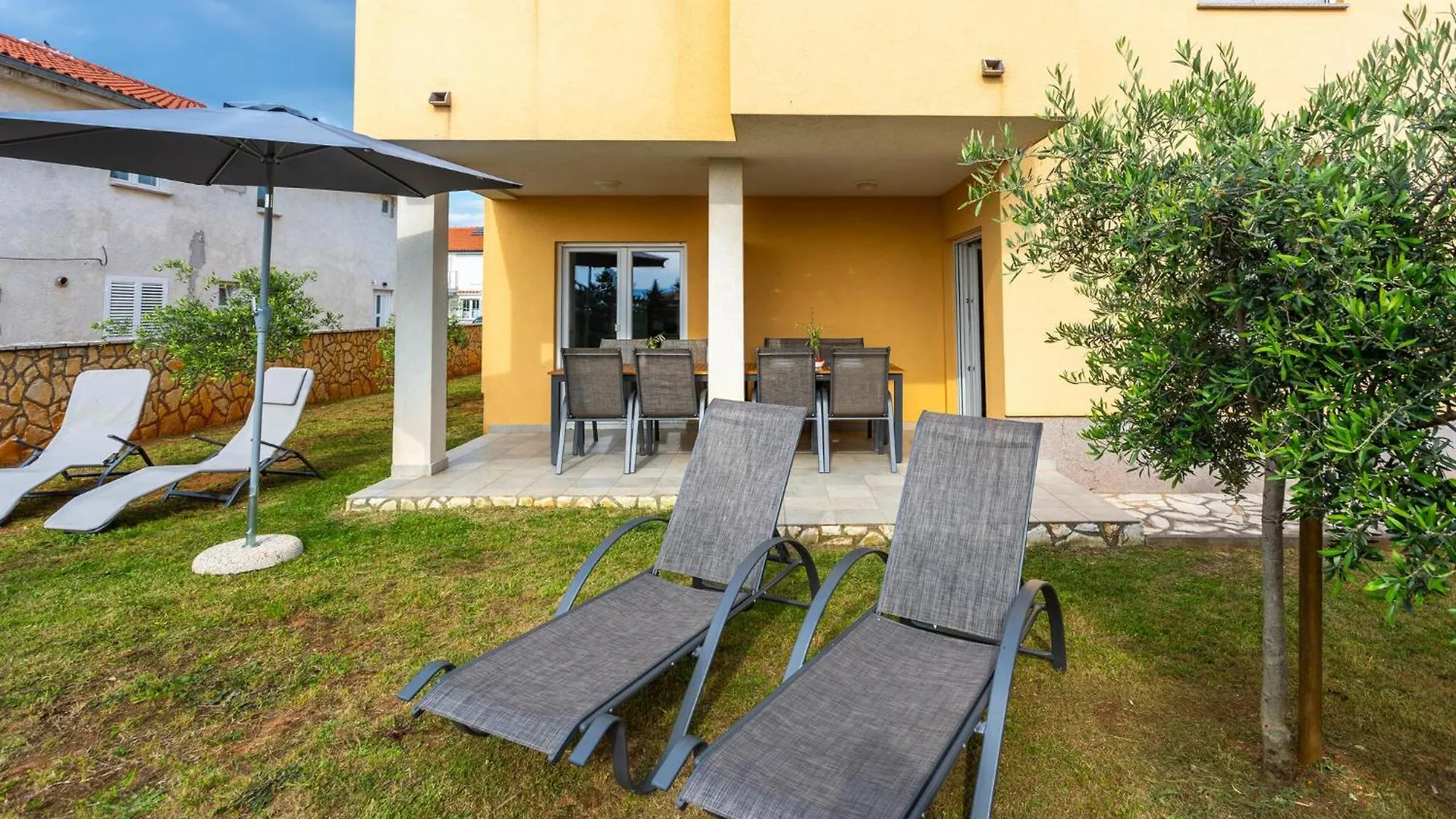 2 Bedroom Lovely Apartment In Omisalj
