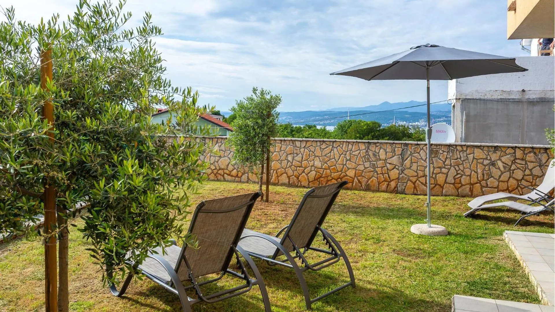 2 Bedroom Lovely Apartment In Omisalj